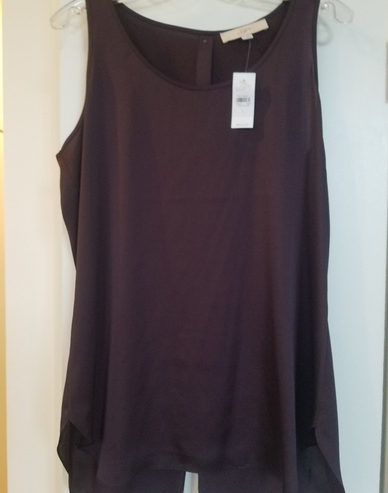 Ann Taylor flowy tank top. Large, Wine Color